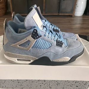 Air Jordan 4 Retro University Blue